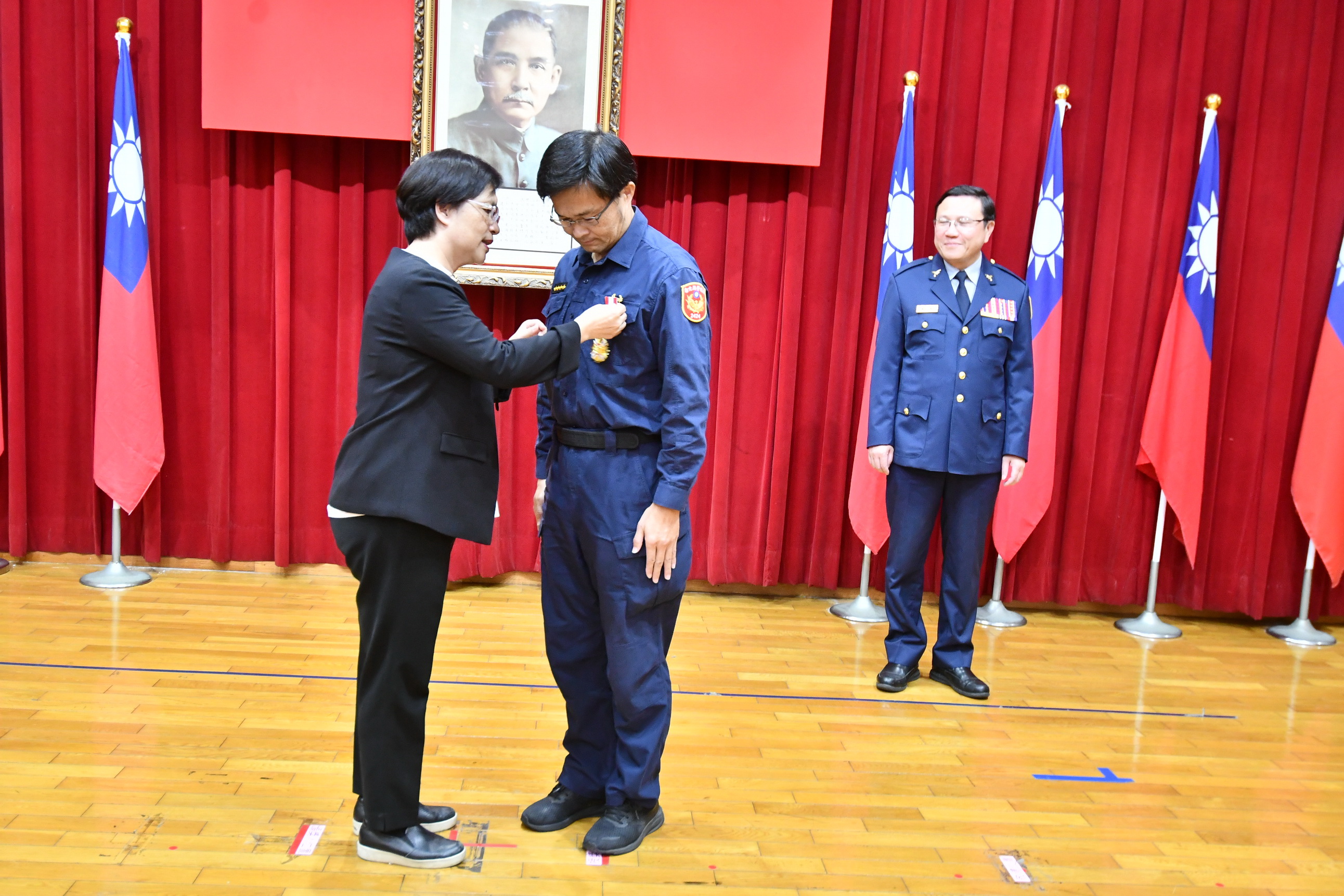 ▲彰化縣警察局舉行113年警察節慶祝大會,縣長王惠美頒發獎項給83位表現優異的警察同仁,表彰他們在各項專業工作中的卓越成績。(記者張溎壕攝)