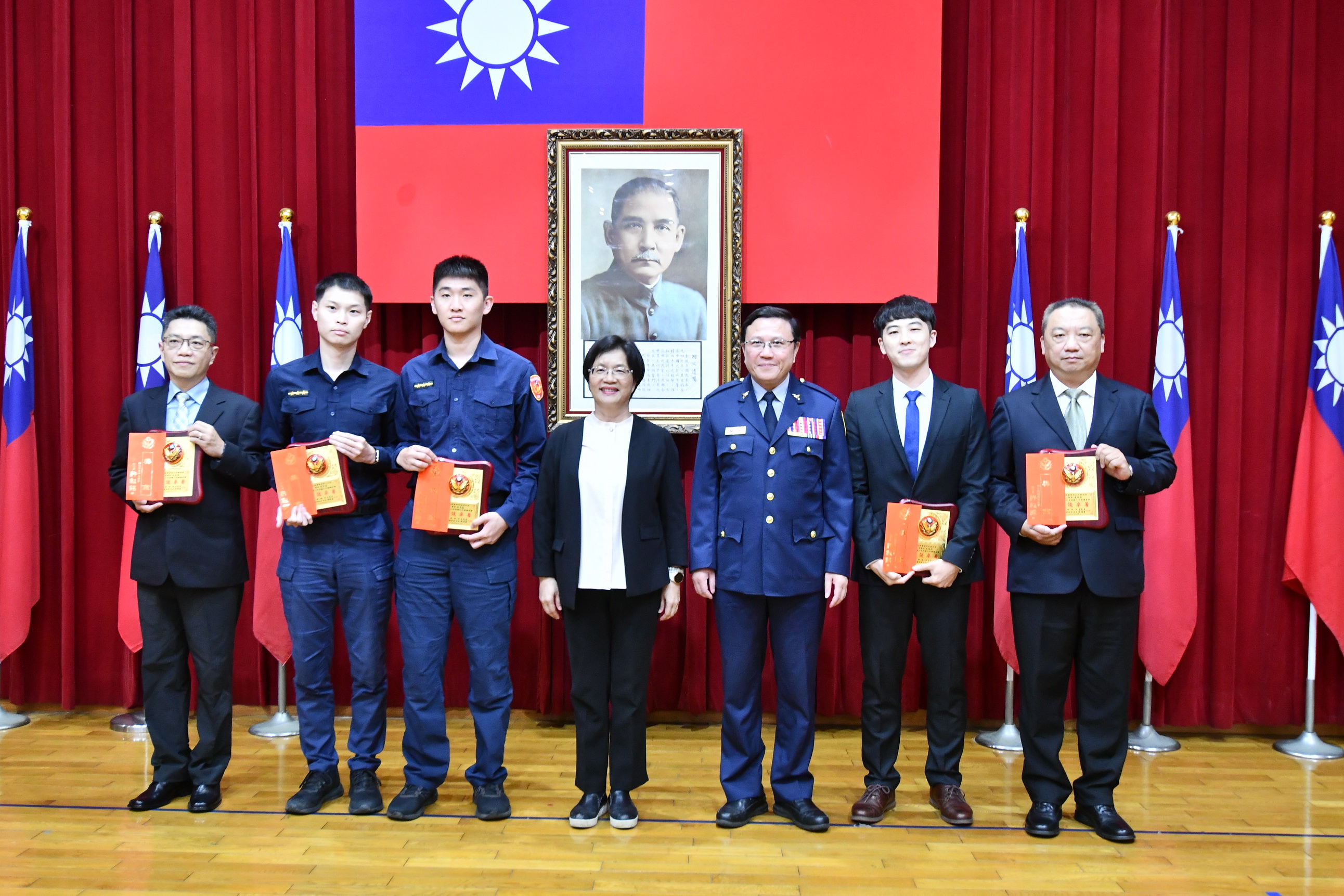 ▲彰化縣警察局舉行113年警察節慶祝大會，縣長王惠美頒發獎項給83位表現優異的警察同仁，表彰他們在各項專業工作中的卓越成績。（記者張溎壕攝）