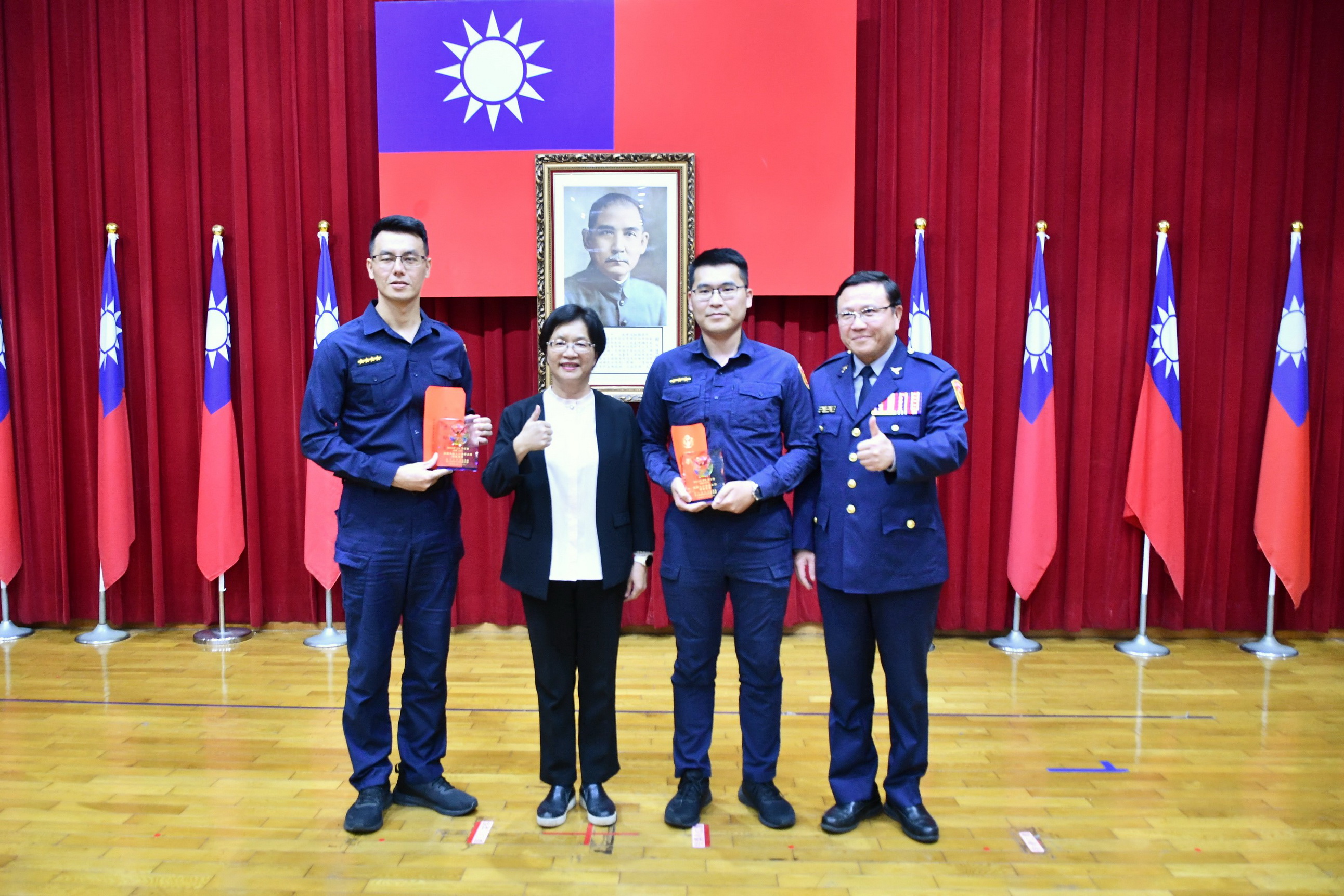 ▲彰化縣警察局舉行113年警察節慶祝大會，縣長王惠美頒發獎項給83位表現優異的警察同仁，表彰他們在各項專業工作中的卓越成績。（記者張溎壕攝）