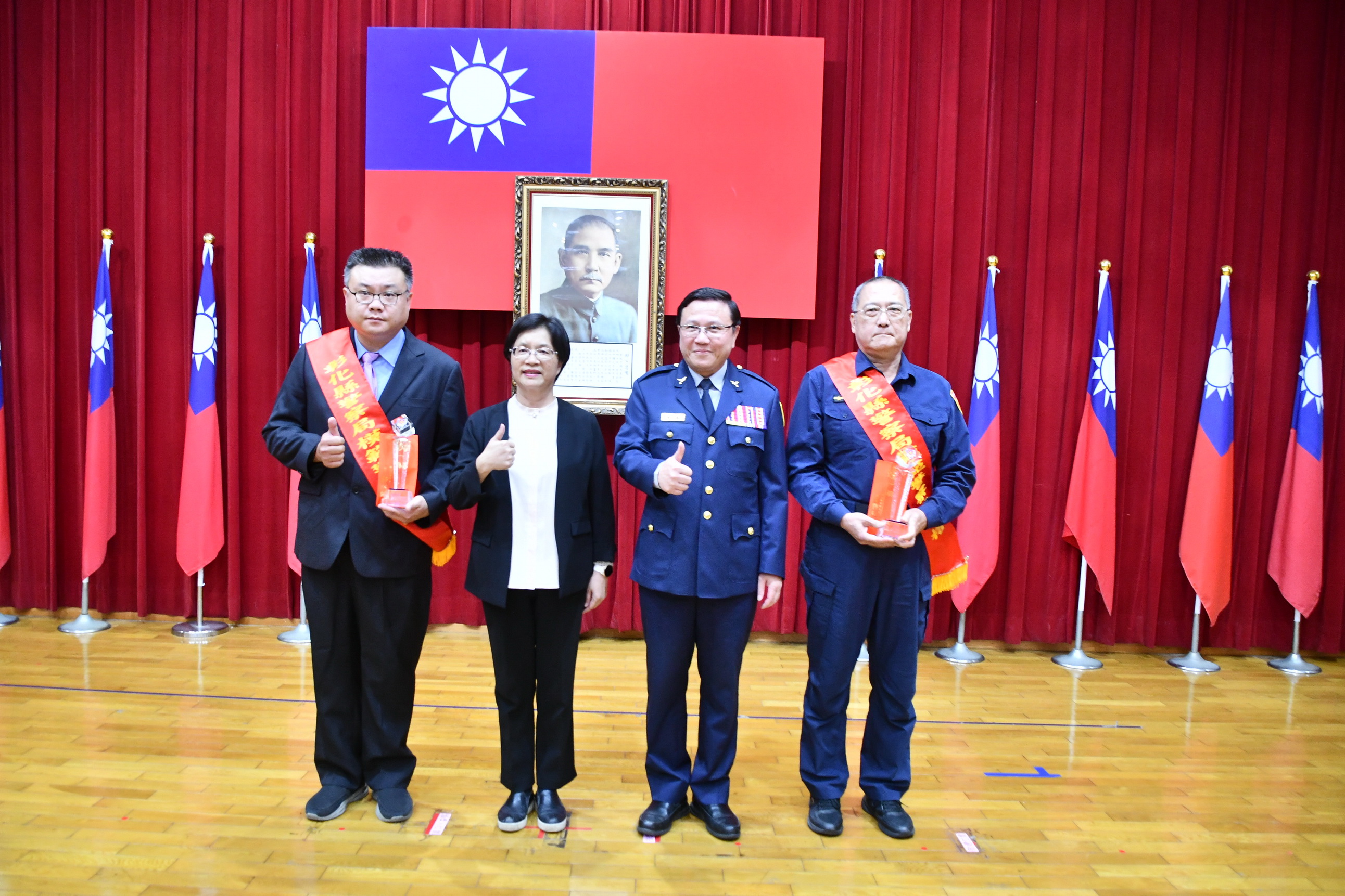 ▲彰化縣警察局舉行113年警察節慶祝大會，縣長王惠美頒發獎項給83位表現優異的警察同仁，表彰他們在各項專業工作中的卓越成績。（記者張溎壕攝）