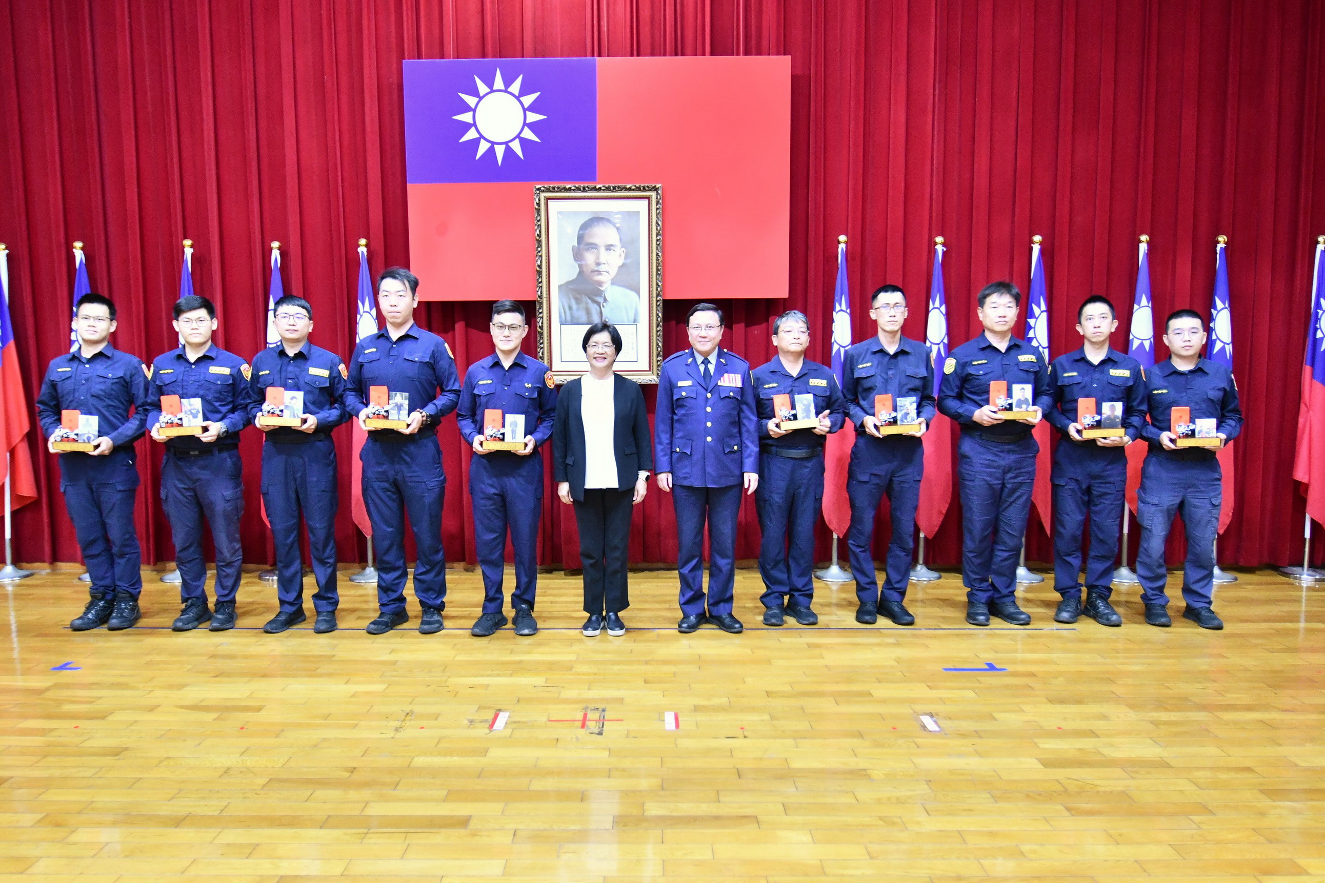 ▲彰化縣警察局舉行113年警察節慶祝大會，縣長王惠美頒發獎項給83位表現優異的警察同仁，表彰他們在各項專業工作中的卓越成績。（記者張溎壕攝）