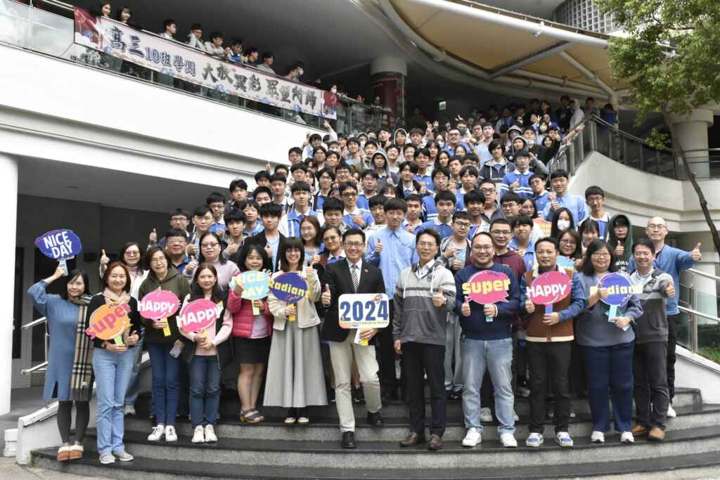▲113大學多元入學申請入學13日放榜,明道中學今年再度突破紀錄,開出亮眼榜單。(明道中學提供)