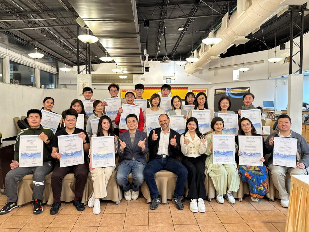 「開平品水師國際證照」首次全員通過認證，臺灣品水師達到全球1/6成水專業大國。開平餐飲學校/提供