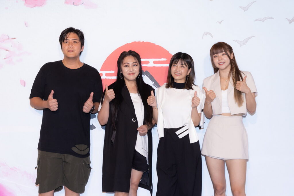 照片由左至右-吳亦偉、吳亦帆、小call(郭怡伶)、比熊 (陳又禎)