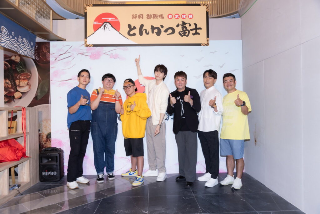 由左至右-郭忠佑、小花(陳佐彥)、海產(劉威廷)、陳璽安紅毛(洪毛)、許仁杰、馬國畢