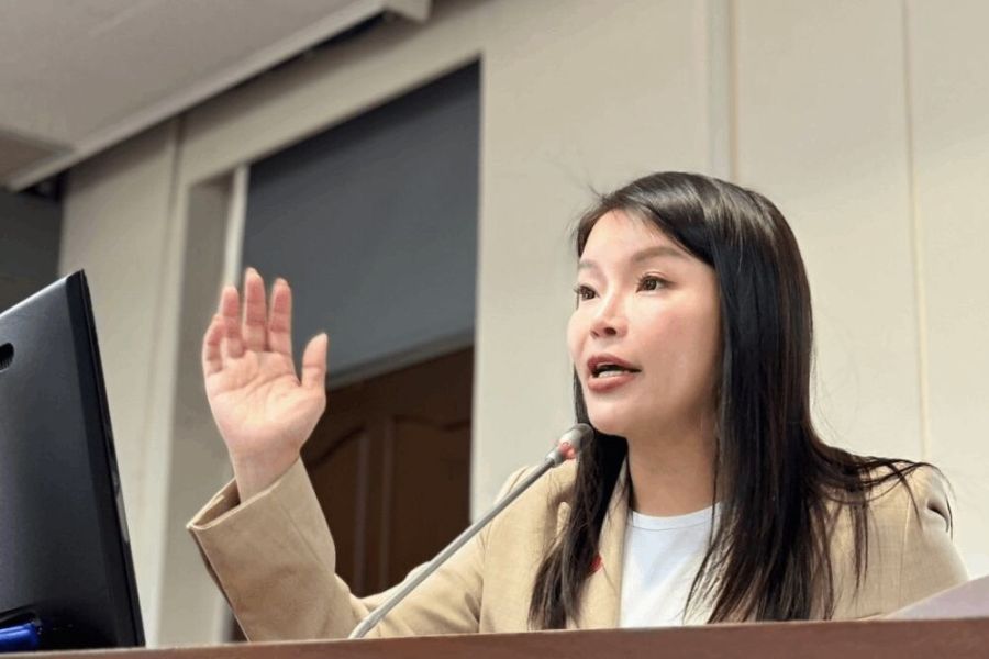 長效乳、鮮乳恐分不清 張嘉郡斥:政府扼殺酪農生計 222 照片來源:立法委員張嘉郡辦公室