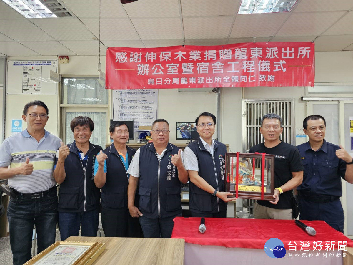善心企業捐辦公設備。林重鎣