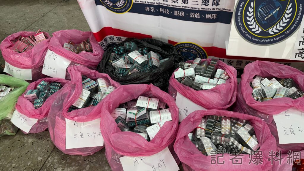 ▲保三總隊第二大隊查獲千萬毒品＋21萬多顆感冒藥丸，瓦解販毒集團。（圖／記者金東天攝，下同）