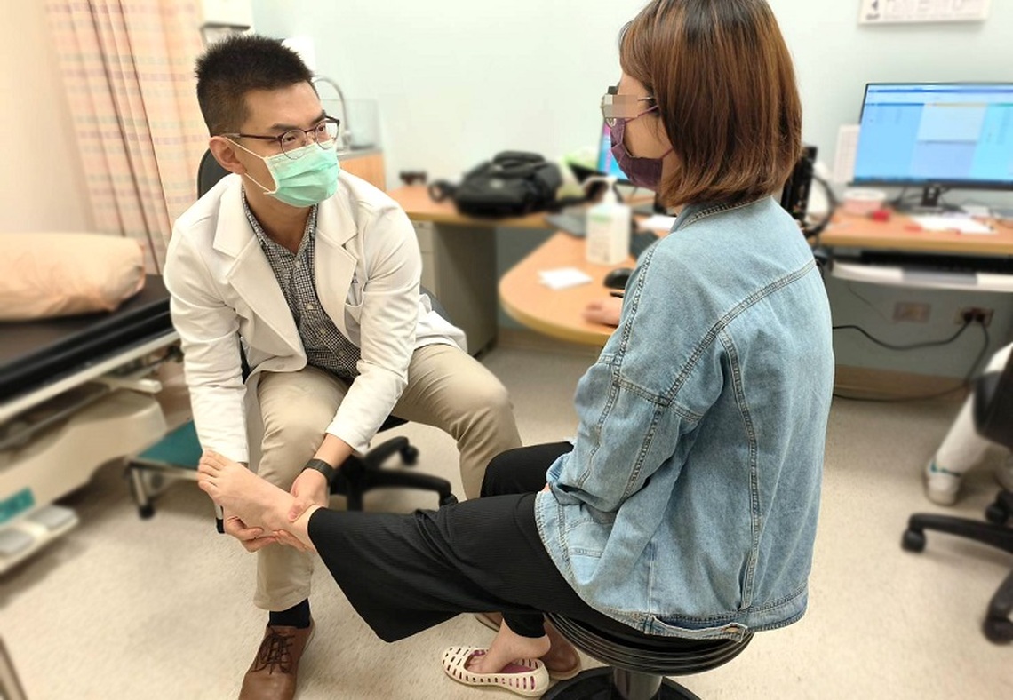 輕熟女瘋超慢跑 下床第一步好痛!醫:慎防足底筋膜炎