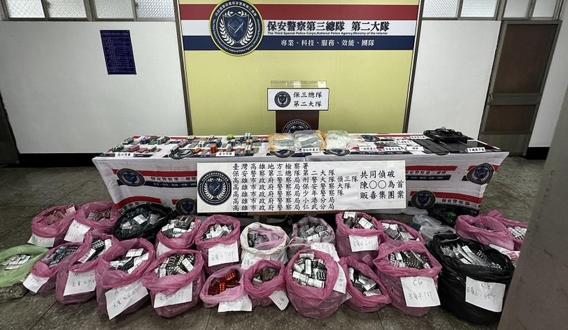 開趴販毒又囤大量感冒藥 保三警破門逮10人送辦