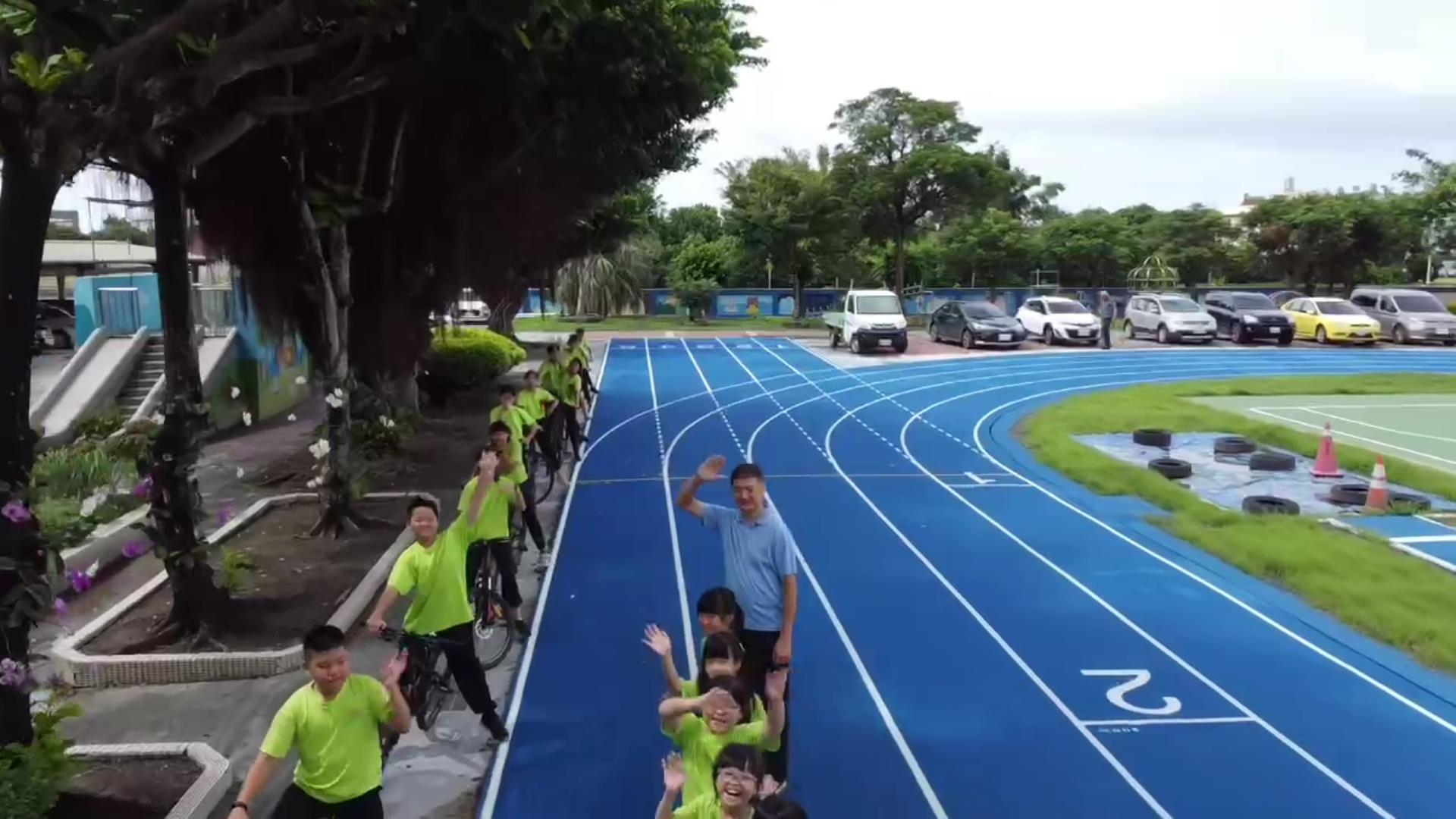 ▲二林萬合國小舉行畢業典禮暨單車天使萬合騎跡台灣、上海、天津騎行啟動儀式，有1名畢業生、5名在校生自願挑戰1200公里路程，預定7月6日出發。（萬合國小提供）