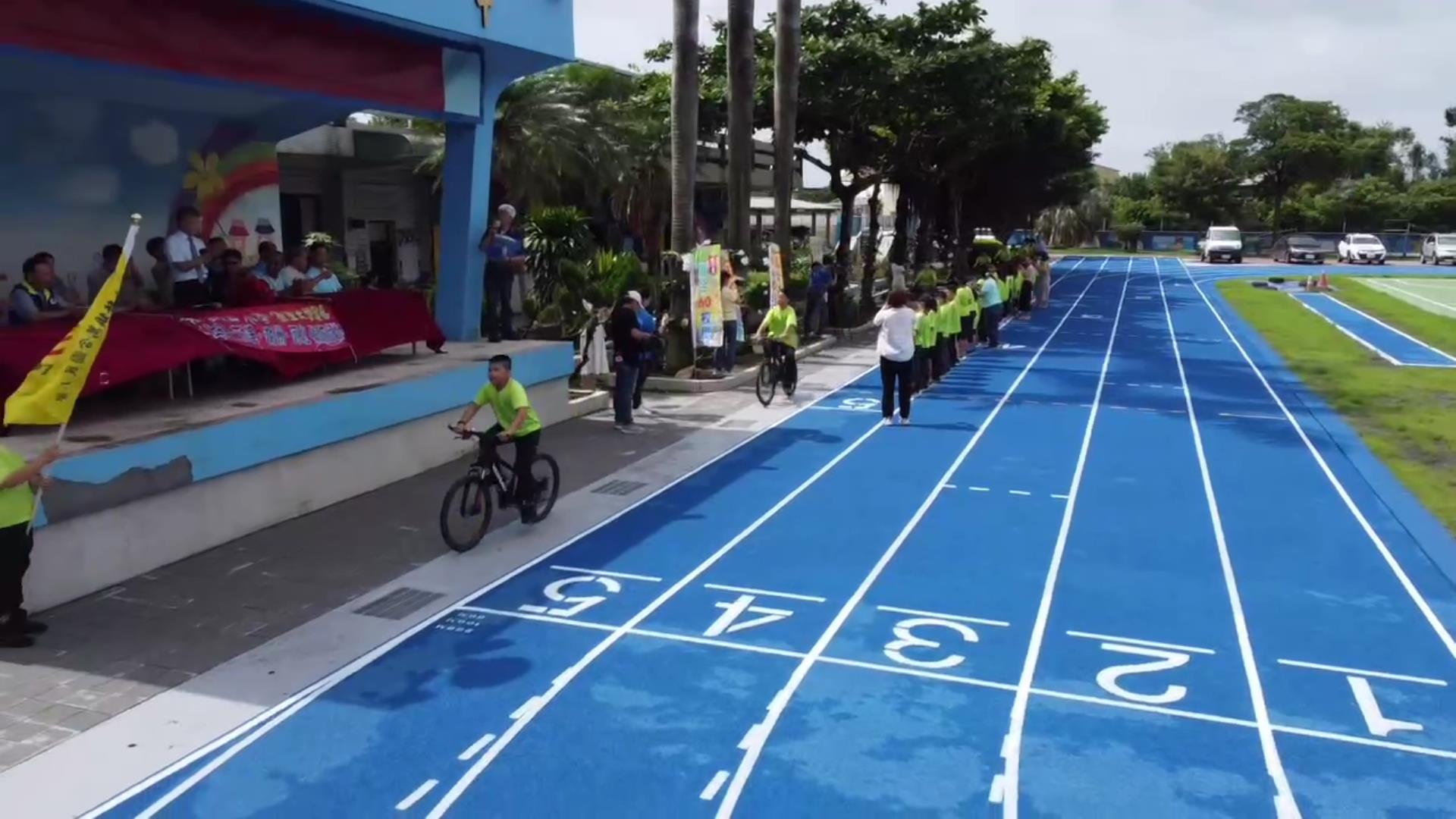 ▲二林萬合國小舉行畢業典禮暨單車天使萬合騎跡台灣、上海、天津騎行啟動儀式，有1名畢業生、5名在校生自願挑戰1200公里路程，預定7月6日出發。（萬合國小提供）