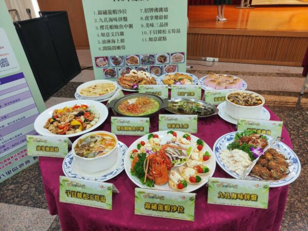 ▲民眾每年最期待的「黃金盛宴」,今年共端出10道美味佳餚,讓饕客嘗鮮。