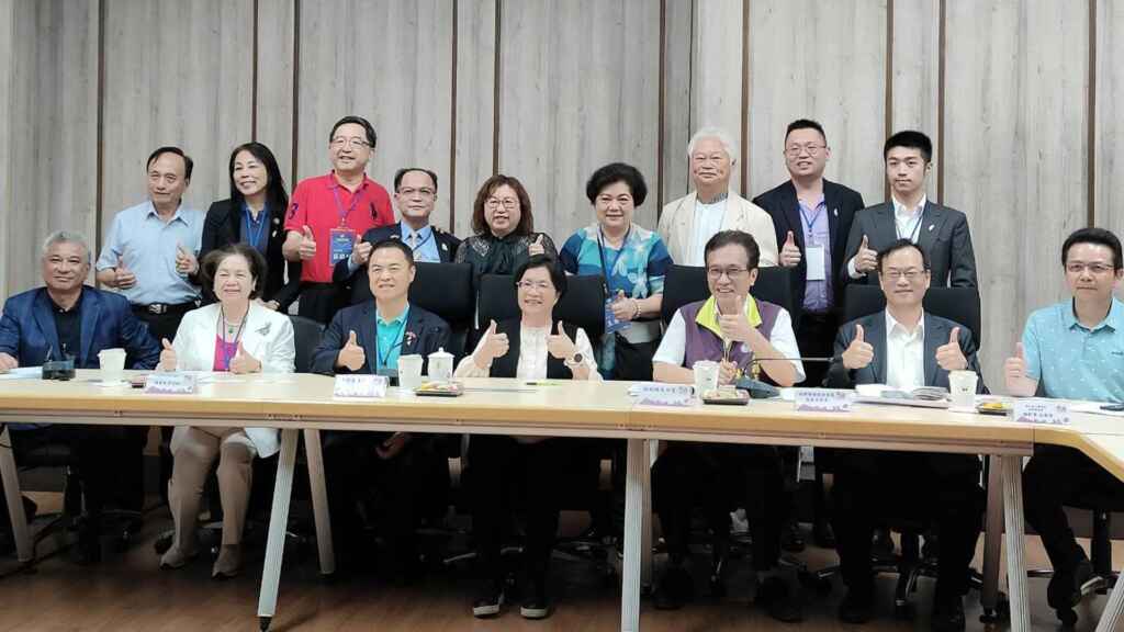▲亞洲台灣商會聯合總會由會長許玉林率團拜訪彰化縣政府,縣長王惠美期待透過亞總協助,引進外資深耕彰化,並協助彰化企業開拓東南亞市場。(彰化縣政府提供)