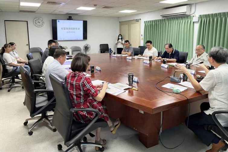 ▲南投衛生局攜手社區藥局推動公共衛生服務。（記者張玉泰翻攝）