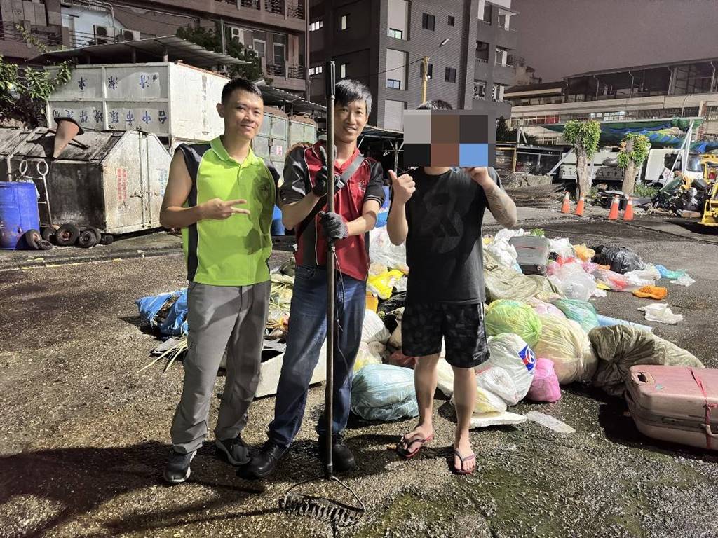 ▲台中市政府環保局南屯區清潔隊近日協助一位遺失現金的民眾成功找回失物。(台中市環保局提供)