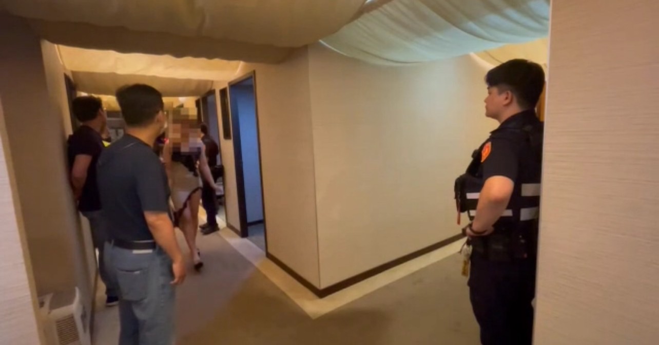 臺北市政府警察局中山分局查獲林森北路某大樓地下室非法應召站。(記者薛秀蓮翻攝)