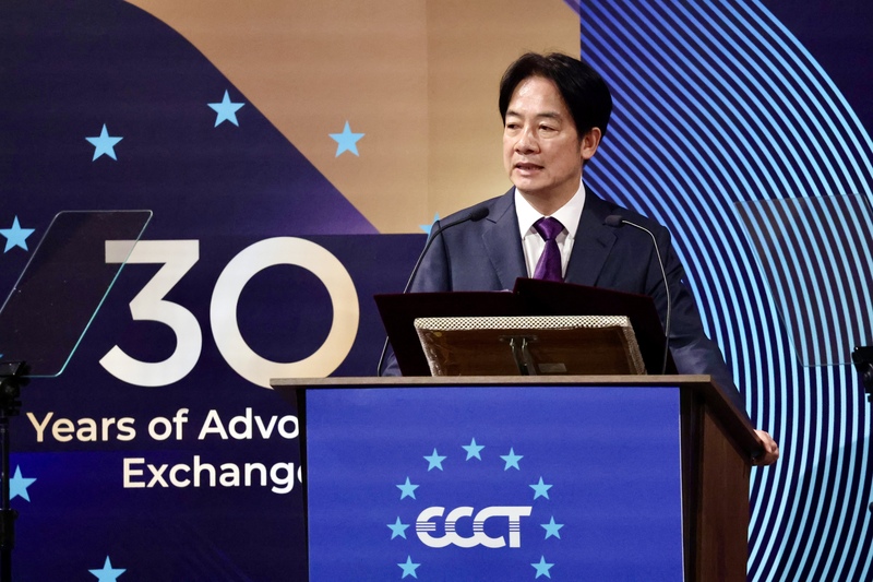 總統賴清德接受《時代》專訪談「兩國論」,馬英九基金會蕭旭岑諷賴有本事就宣布「台獨」,圖為賴總統13日晚應邀出席「2024歐洲日晚宴」致詞。圖/中央社