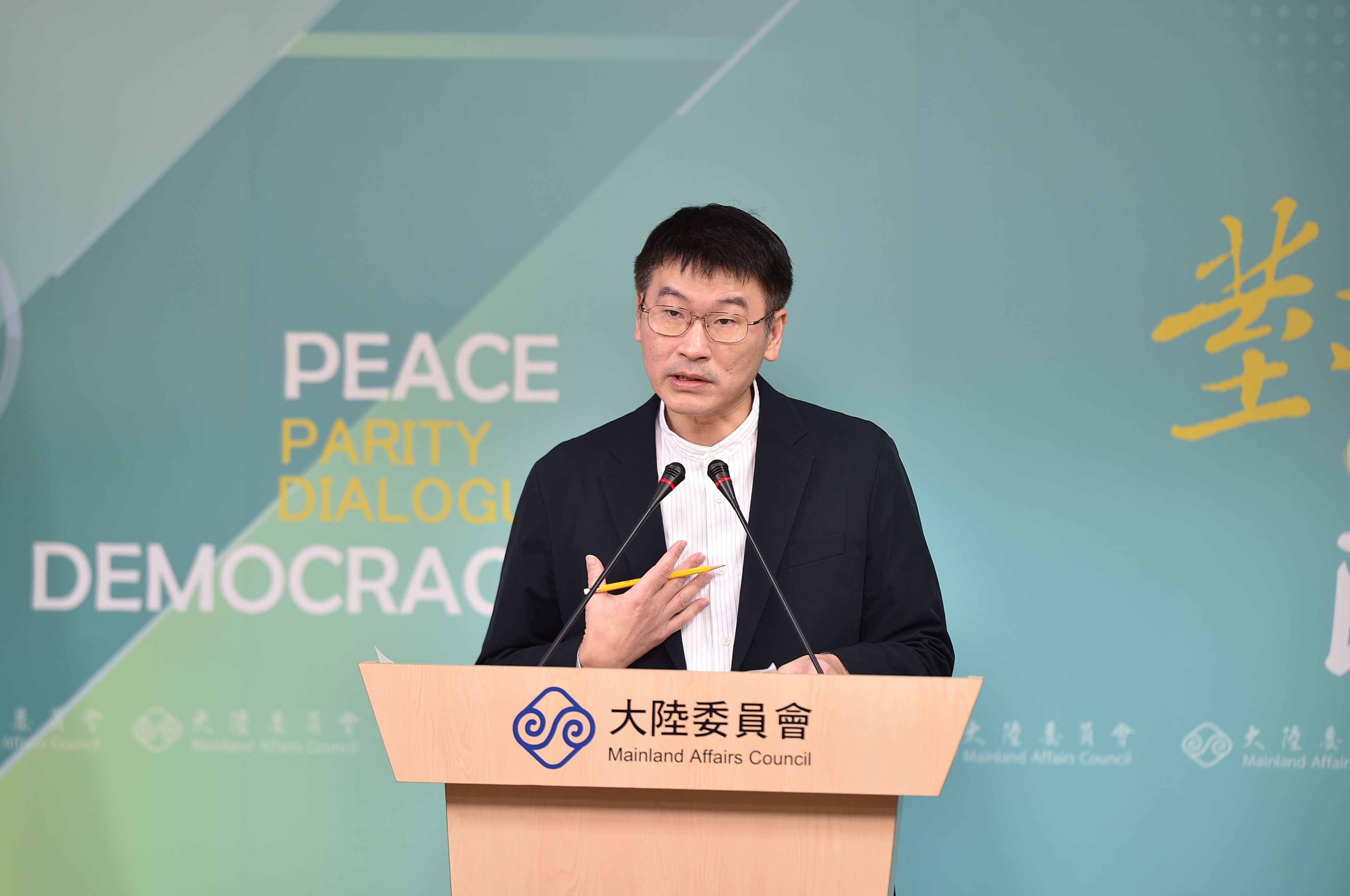 陸委會副主委梁文傑13日表示,大陸藝人來台商業演出屬開放項目,不會有問題。圖/陳思豪攝