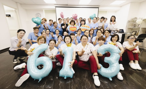 情同姐妹的夢想:兩位照顧服務員進修護理 共同追尋護理師之路