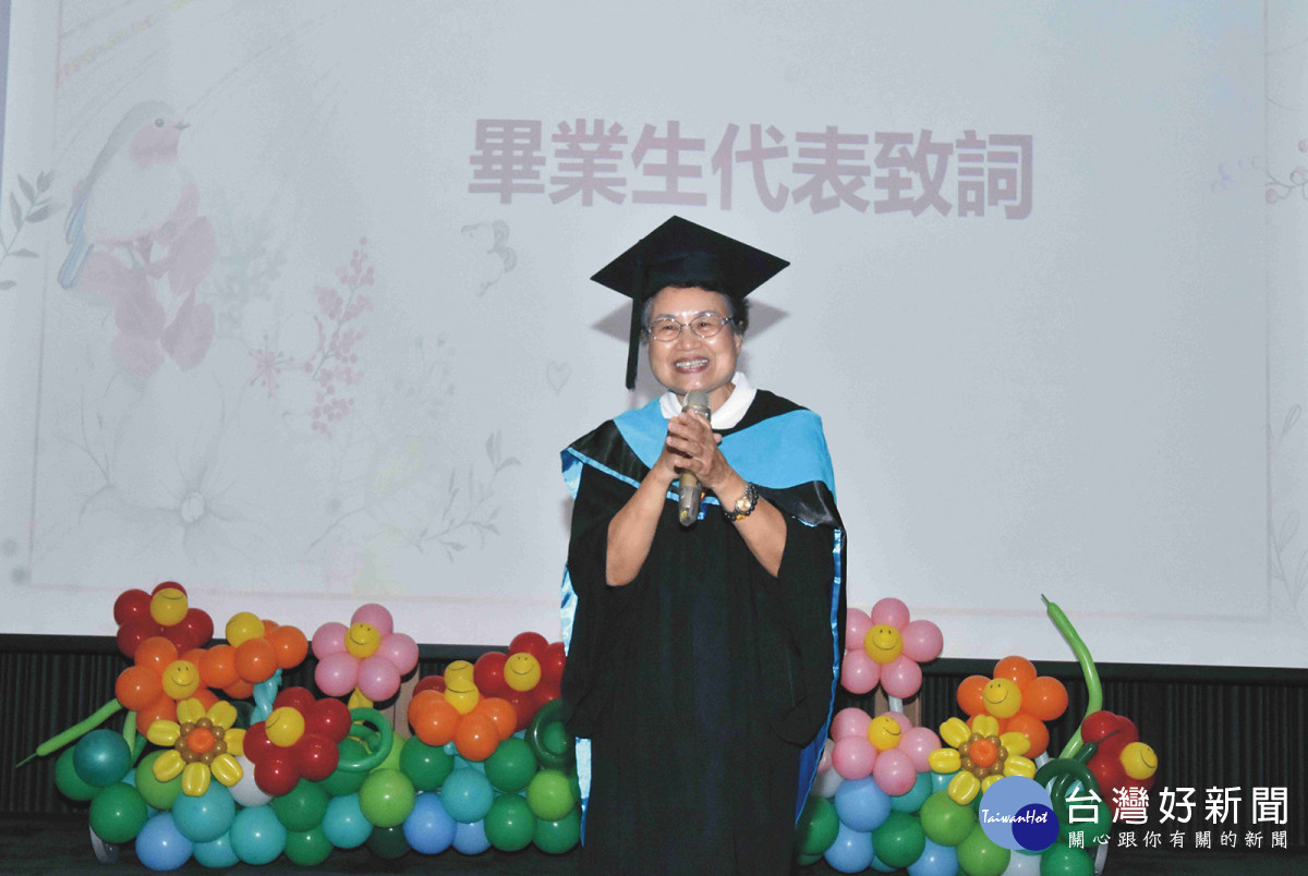 李妙吟班長感謝母親帶他進入這個學習的環境,真的讓她獲益良多。
