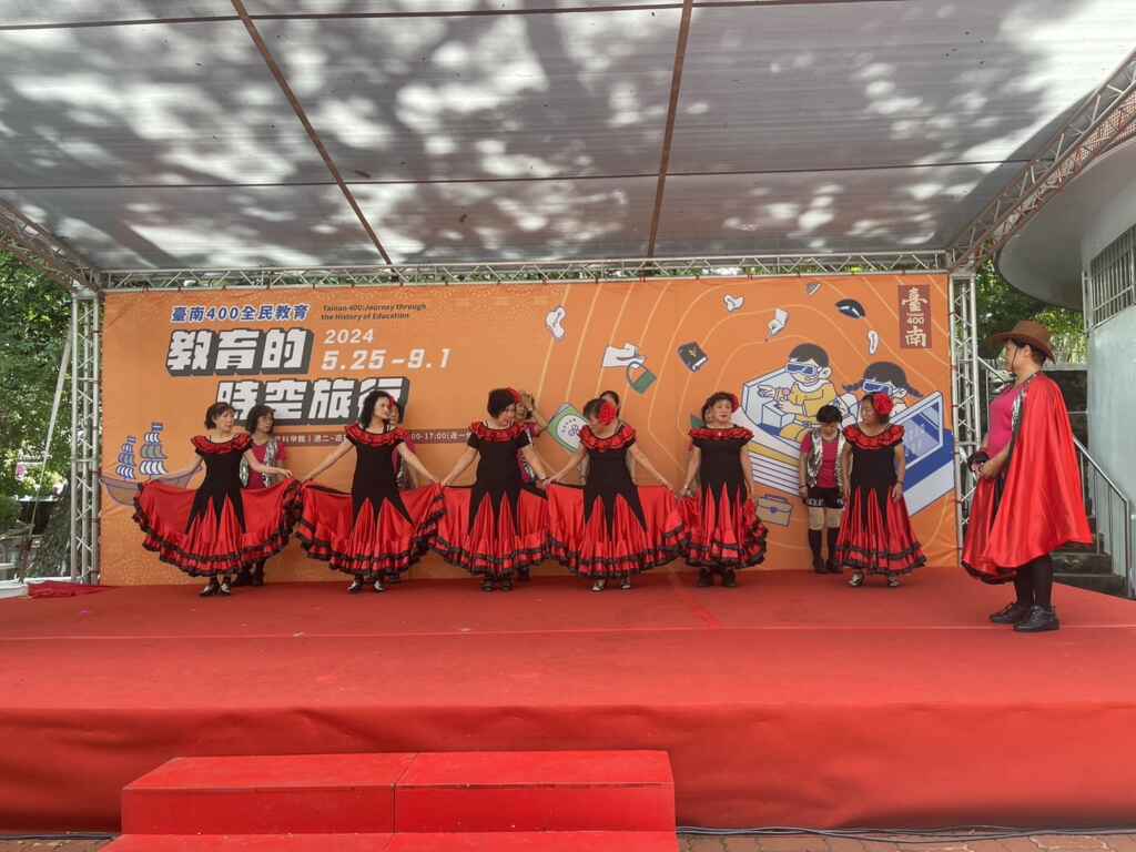 ▲新營樂齡中心鬥牛舞表演。(臺南市政府提供)