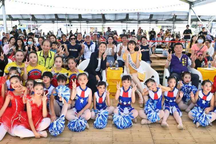 ▲高曼容選美冠軍見面會，在埔里福興溫泉巧克力咖啡節會場舉行。（記者張玉泰攝）