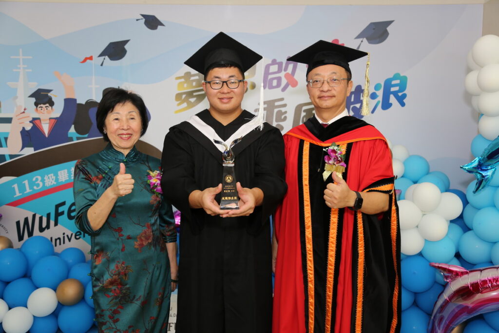 吳鳳科大電機工程系蕭宏偉同學榮獲技職之光,也是吳鳳科大11年榮獲教育部技職之光的肯定