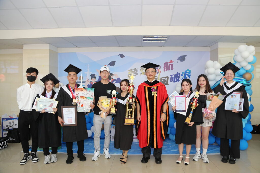 吳鳳科技大學113級外籍畢業生離鄉求學學業有成,親友團踴躍到場祝賀