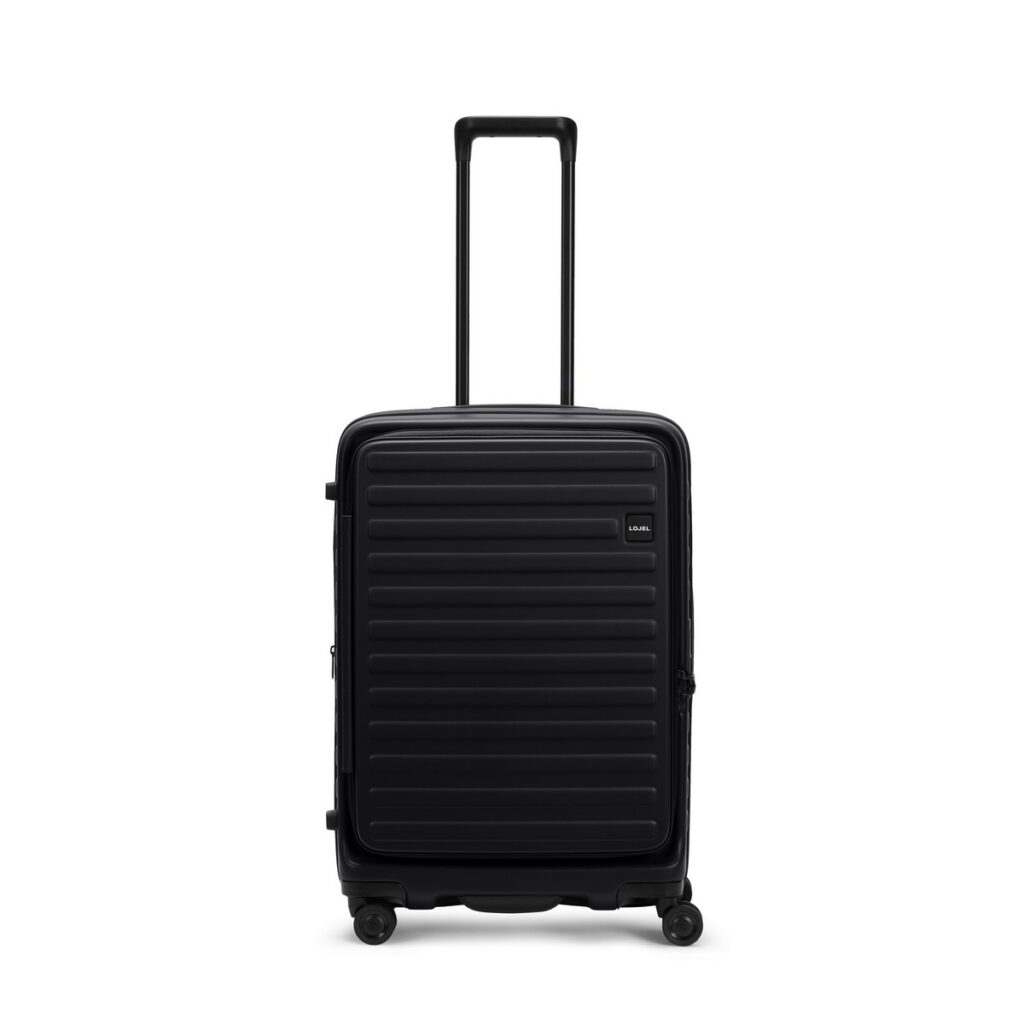 CUBO 簡約外型搭配永不退流行的百搭黑， 為每次旅行綻放時髦魅力！