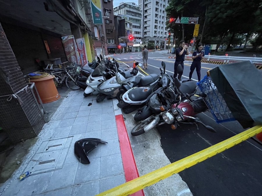 恍神衝撞16機車棄車逃 監視器鎖定1小時逮46歲男 247 cnews204240615a01