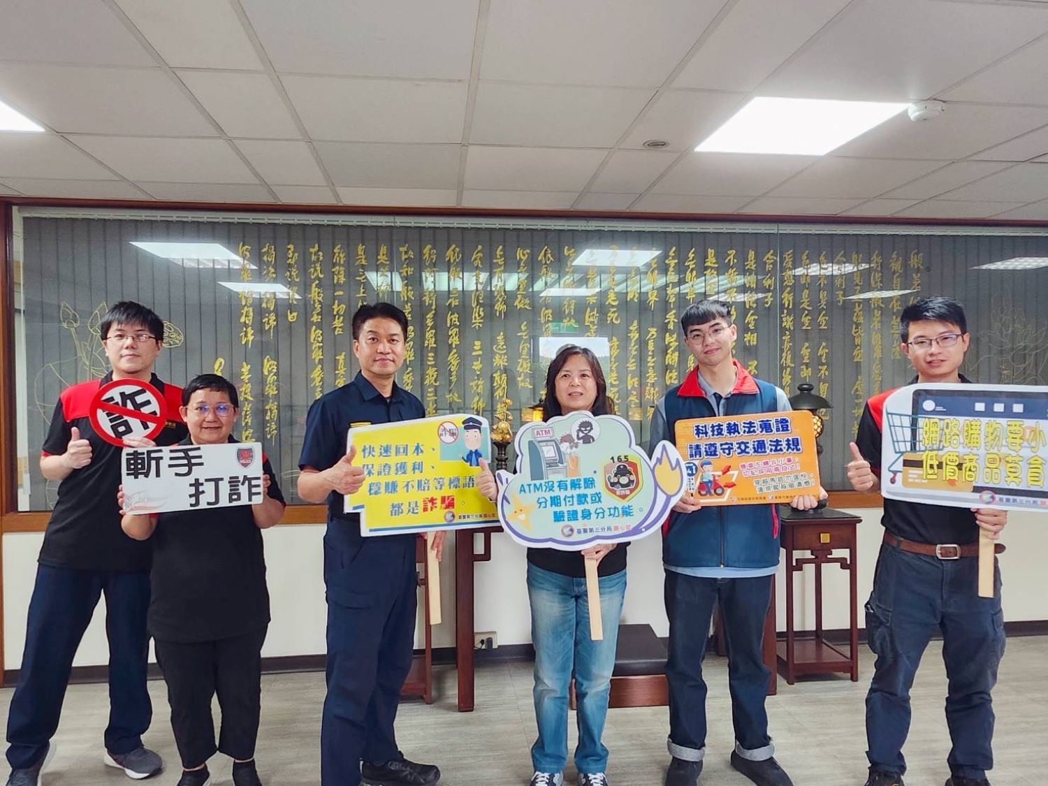 合邦物流張淑娟總經理與百福所長羅軒偉及参訓員工合影。(記者薛秀蓮翻攝)