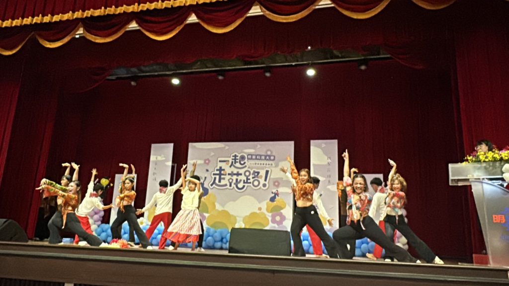 開場表演由菲律賓學生帶來精彩的舞蹈表演炒熱現場氣氛。（圖/記者林照東攝）