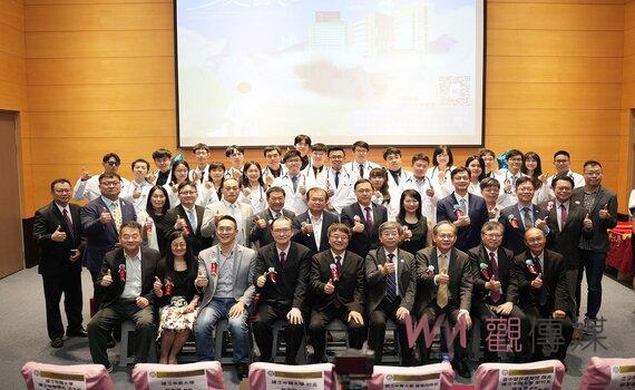 中興大學舉辦授袍典禮 首屆醫學生披白袍邁入臨床實習