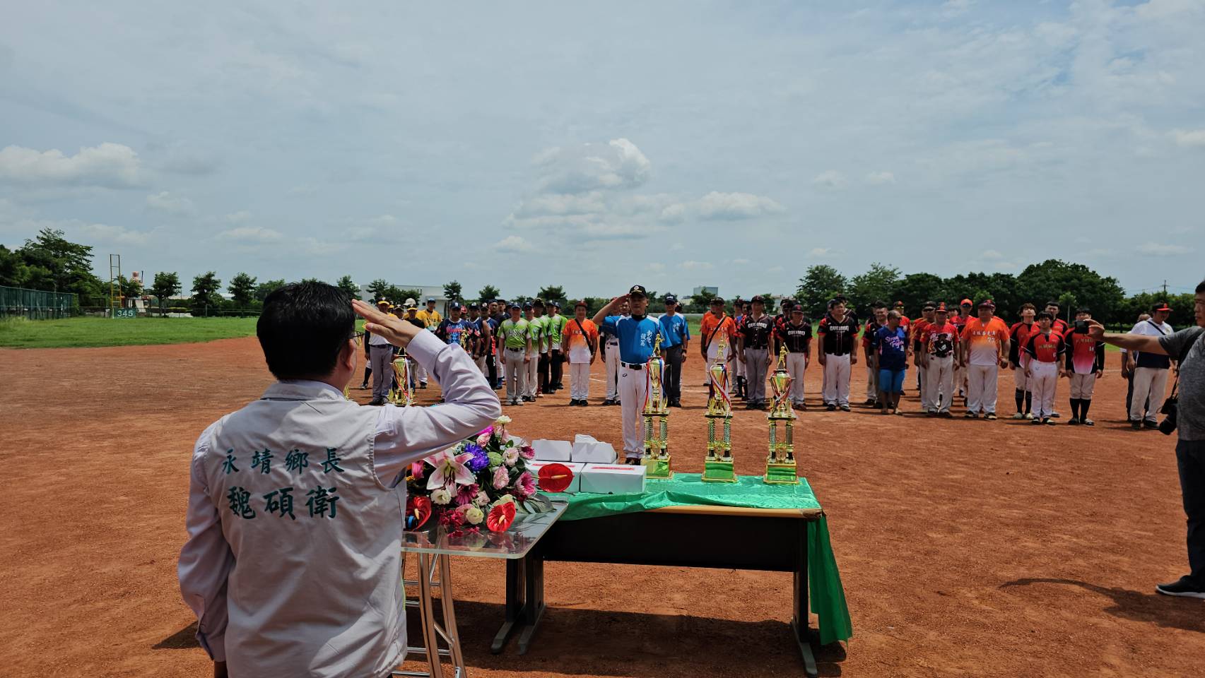 ▲ 彰化縣永靖鄉113年鄉長盃慢速壘球錦標賽在永靖鄉簡易棒球場火熱開。 （記者張溎壕攝）