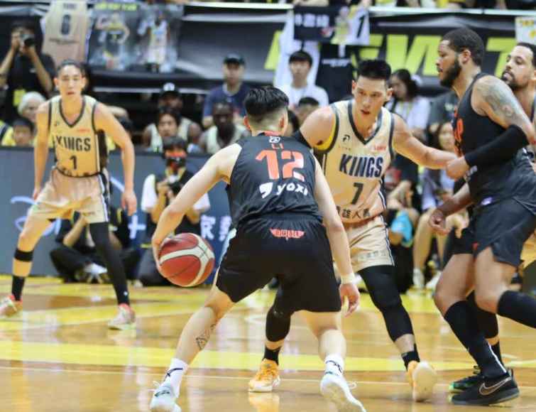 ▲林家兄弟各得15分，是國王率先搶下總冠軍賽第二勝的雙MVP。（記者魏冠中攝）