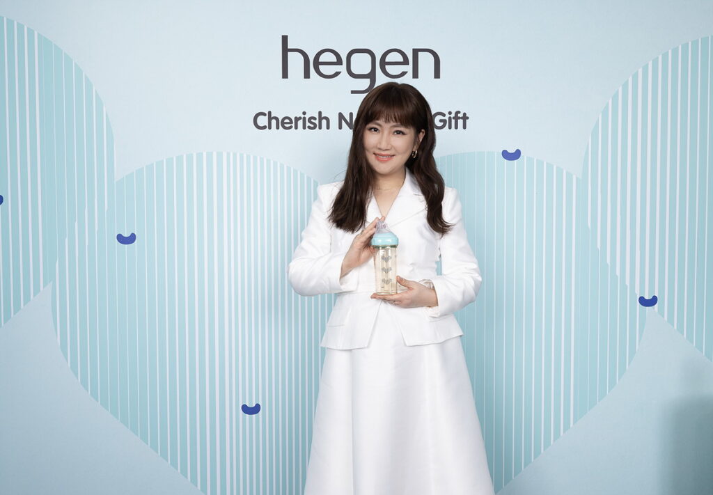 hegen攜手年度代言人Selina任家萱,共同打造「Egg Blue Bottle誕藍奶瓶」!