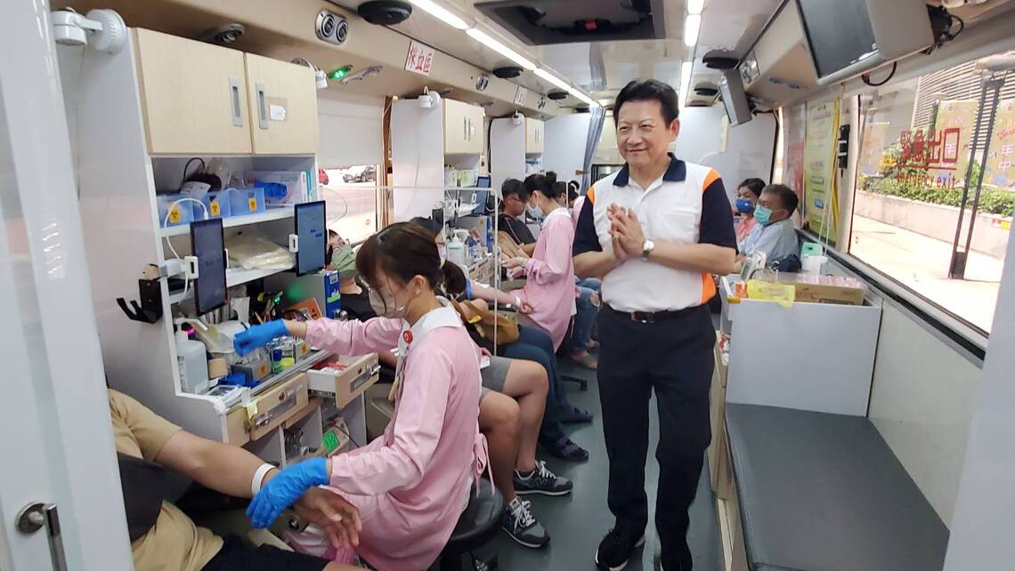 漾新聞|國際獅子會300E-5區號召捐血紓解血荒 造價千萬全國首部豪華油電環保捐血車登場