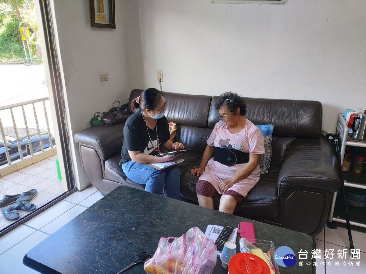 照管專員進行關懷訪視。