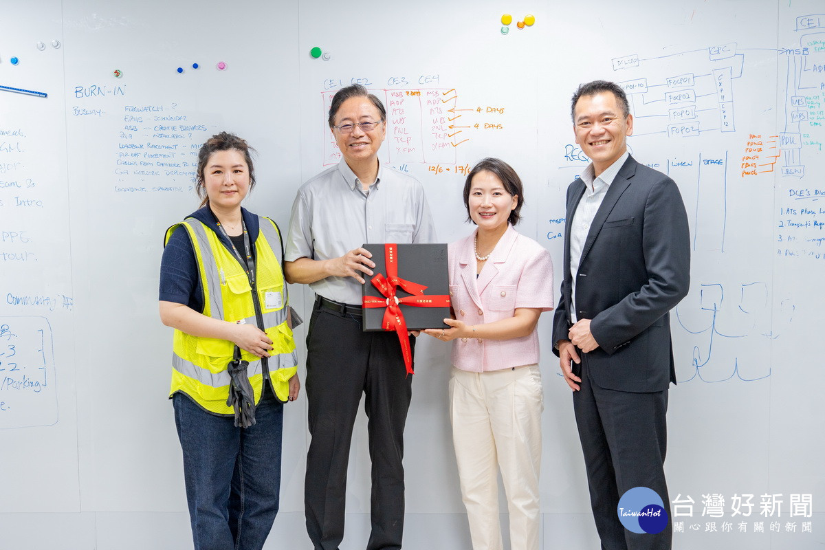 桃園市長張善政視察微軟(Microsoft)資料中心工程建置進度。