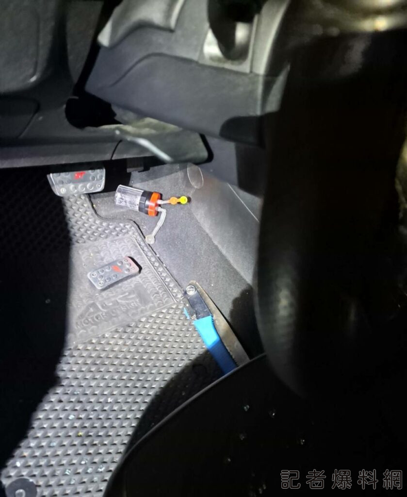 ▲何嫌車上搜出吸食器、長鋸等證物。（圖／民眾提供）