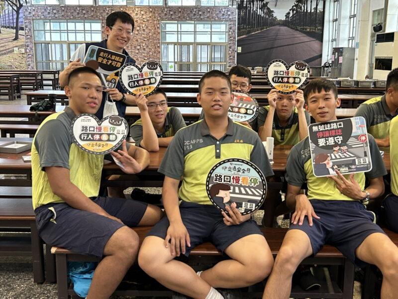 高雄區監理所至中正預校  推廣桌遊寓教於樂  交安知識校園札根