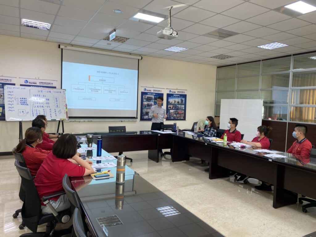 ▲台華精技運用計畫資源開辦各項所需課程提升員工專業。（中彰投分署提供）