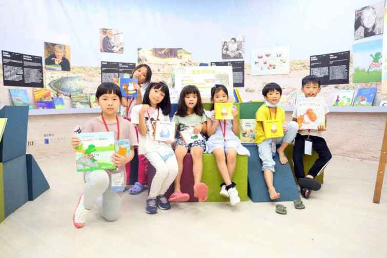 ▲「荷蘭兒童文學地景」展覽共展出200本荷蘭繪本。（台中市文化局提供）