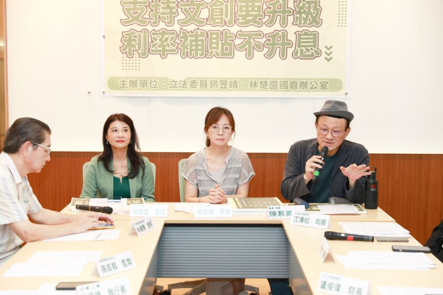 郭昱晴、林楚茵籲提高文創貸款補貼 文化部承諾8月實施 222 郭昱晴、林楚茵籲提高文創貸款補貼 文化部承諾8月實施 221