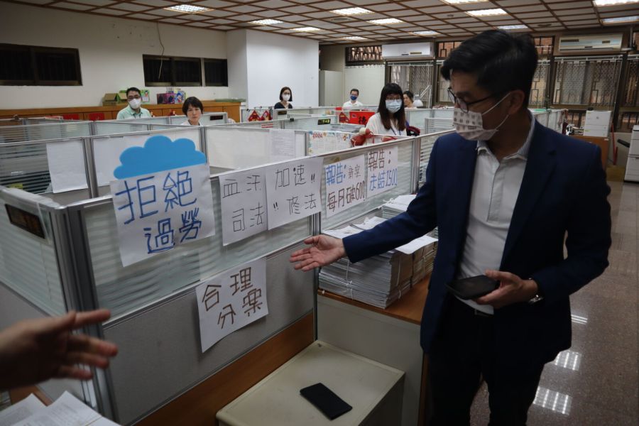 避免地方法院淪「公家討債公司」　鍾佳濱將揪金管會、壽險公會協商 207