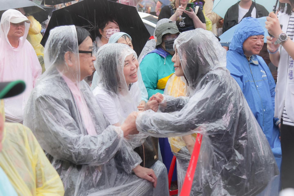 當天台下都是年長者,吳憶沛在眾目睽睽下,羞辱黃國昌「不舉,還只有25秒,這麼沒擋頭!」(圖/翻攝吳憶沛FB)