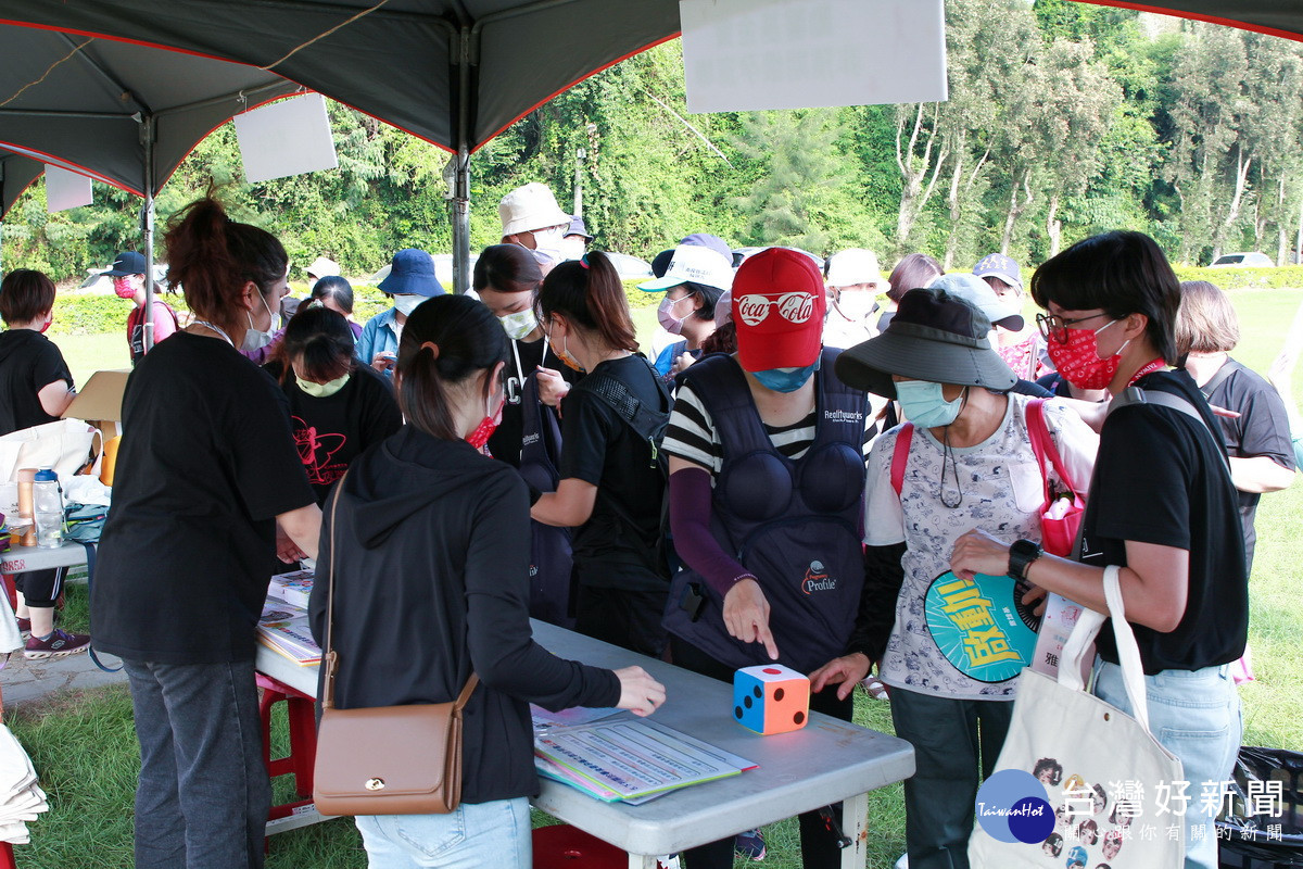 縣府也在校園活動中加強宣導同學對過早有性行為的風險。(縣府提供)