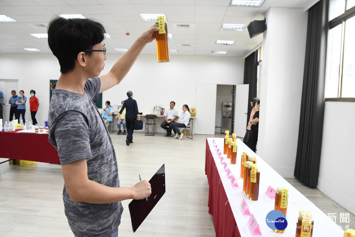 龍爺蜜評鑑。圖/記者鄧富珍攝
