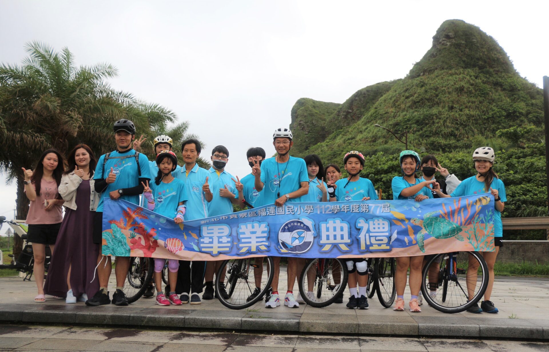 福連國小小鐵人畢典　自行車、路跑、獨木舟、浮潛　在海底領畢業證書